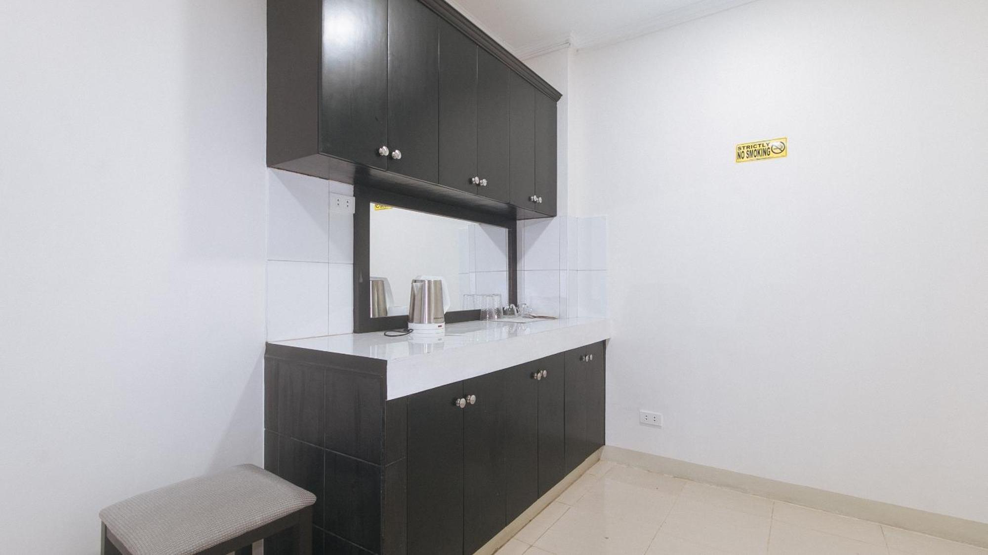 Urbanview At Evangelista Street Makati 마카티 외부 사진